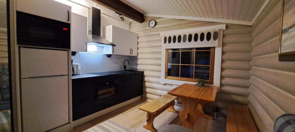 Hirsimökki ja makuuaitta - Housity