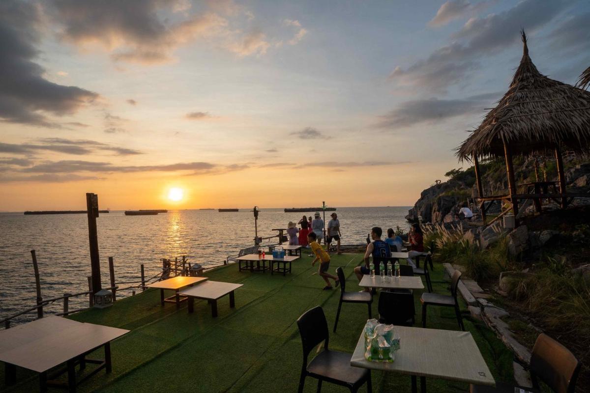 Pareehut Resort Koh Sichang - Housity