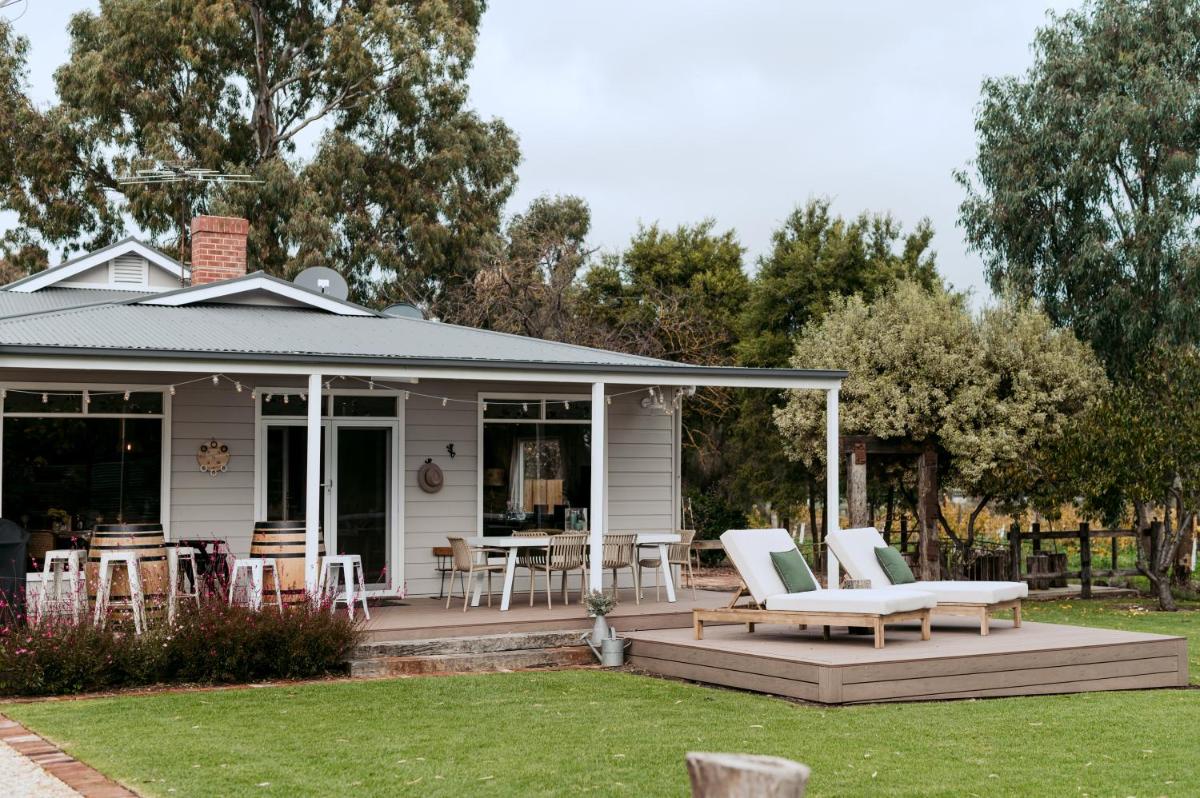 SULTANA - Maximalist Accommodation - Housity