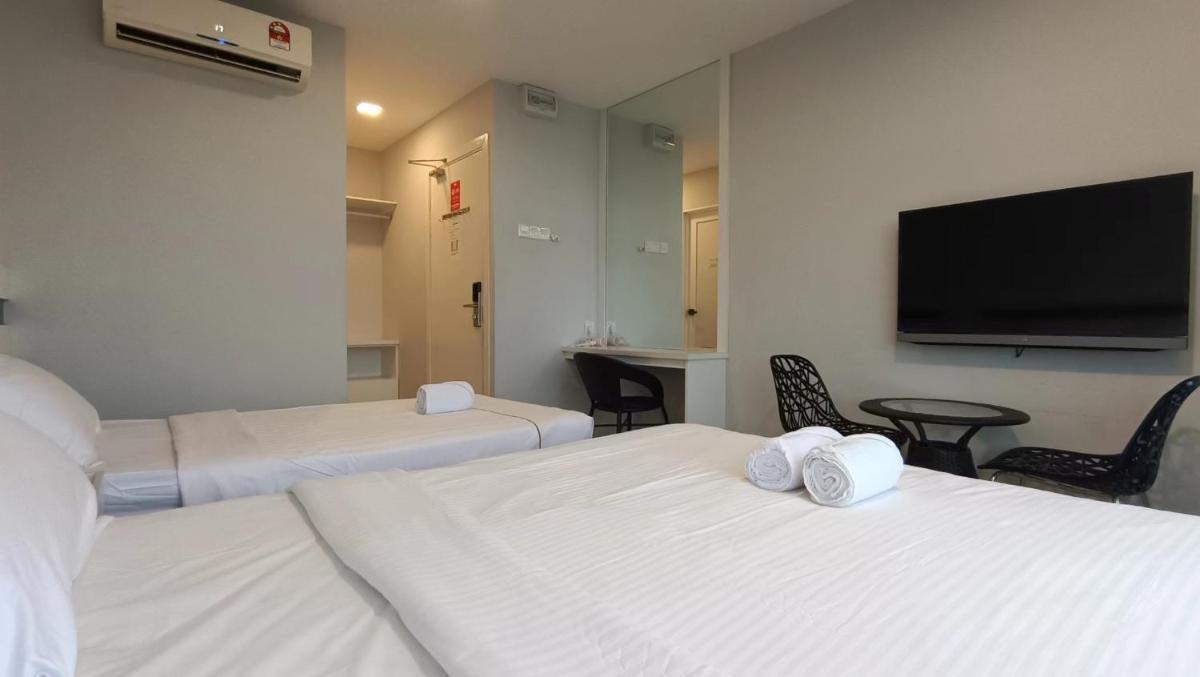 LEA GUEST HOUSE & CAFE Lukut - Housity