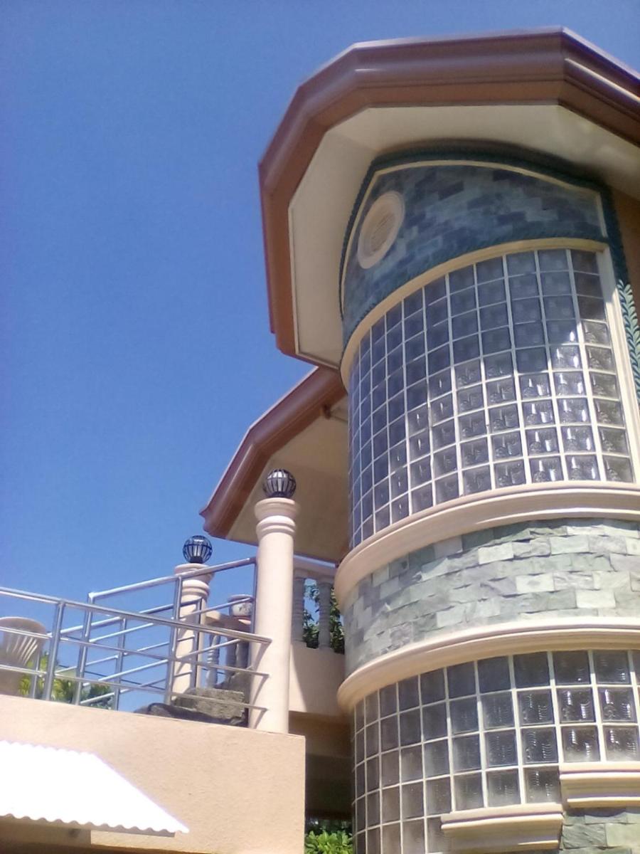 Mactan Island Gallery AC double bed room Bath Toilet Pools Beaches around the corner - Housity