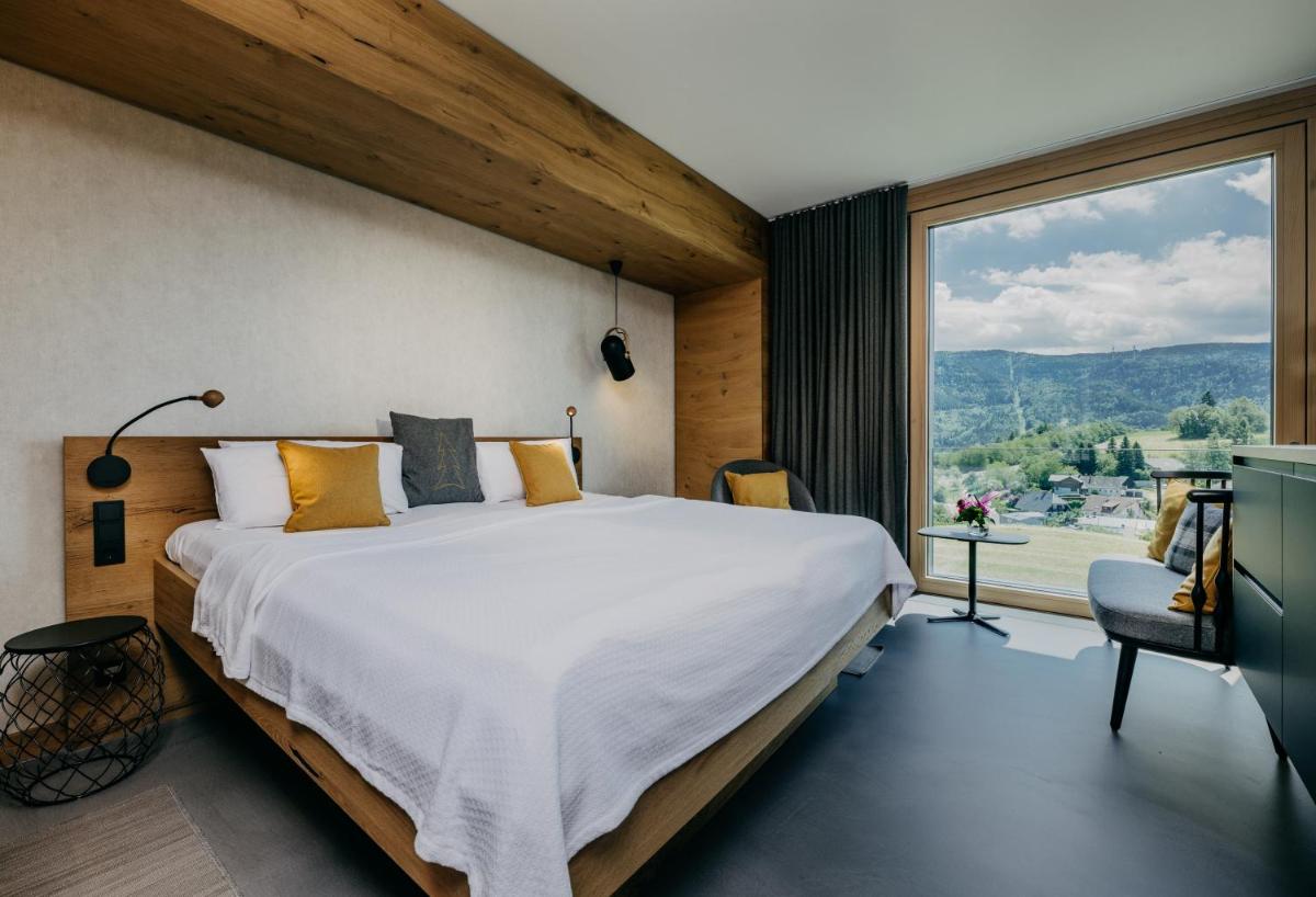 Ein allgemeiner Bergblick oder ein Berglick von des Hotels aus