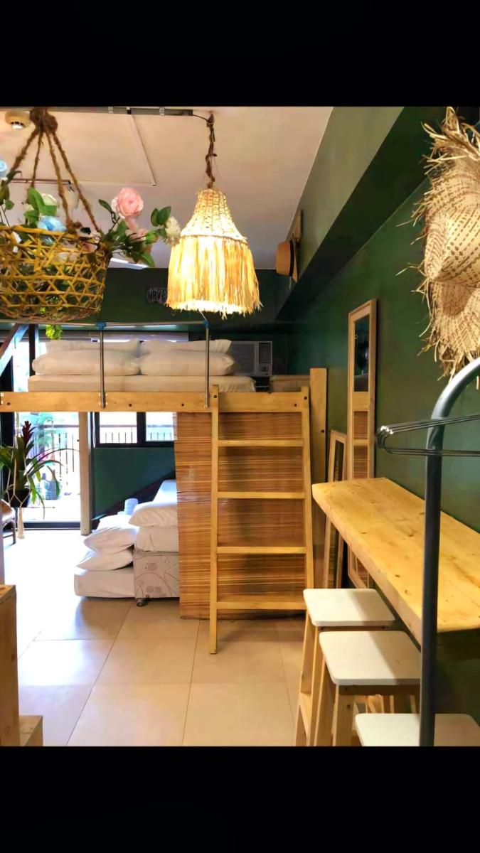 The LightRoom Tagaytay Serin West with balcony & Wi-Fi - Hizvo