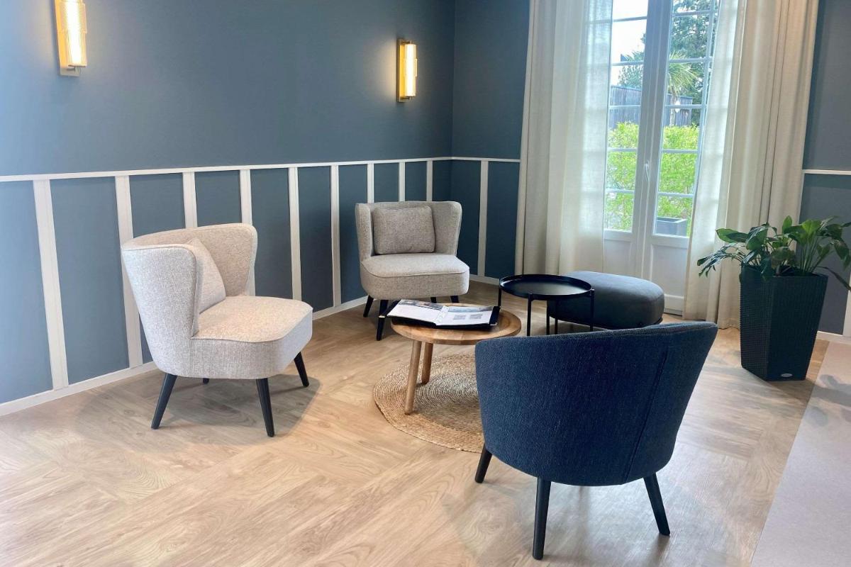 Coin salon dans l'établissement The Originals Boutique, Hôtel La Marébaudière, Vannes