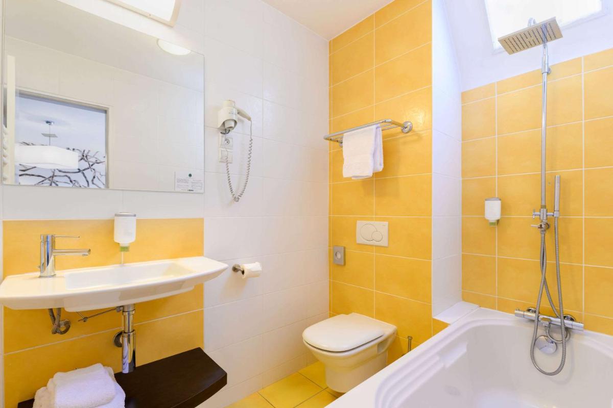 Salle de bains dans l'établissement The Originals Boutique, Hôtel La Marébaudière, Vannes