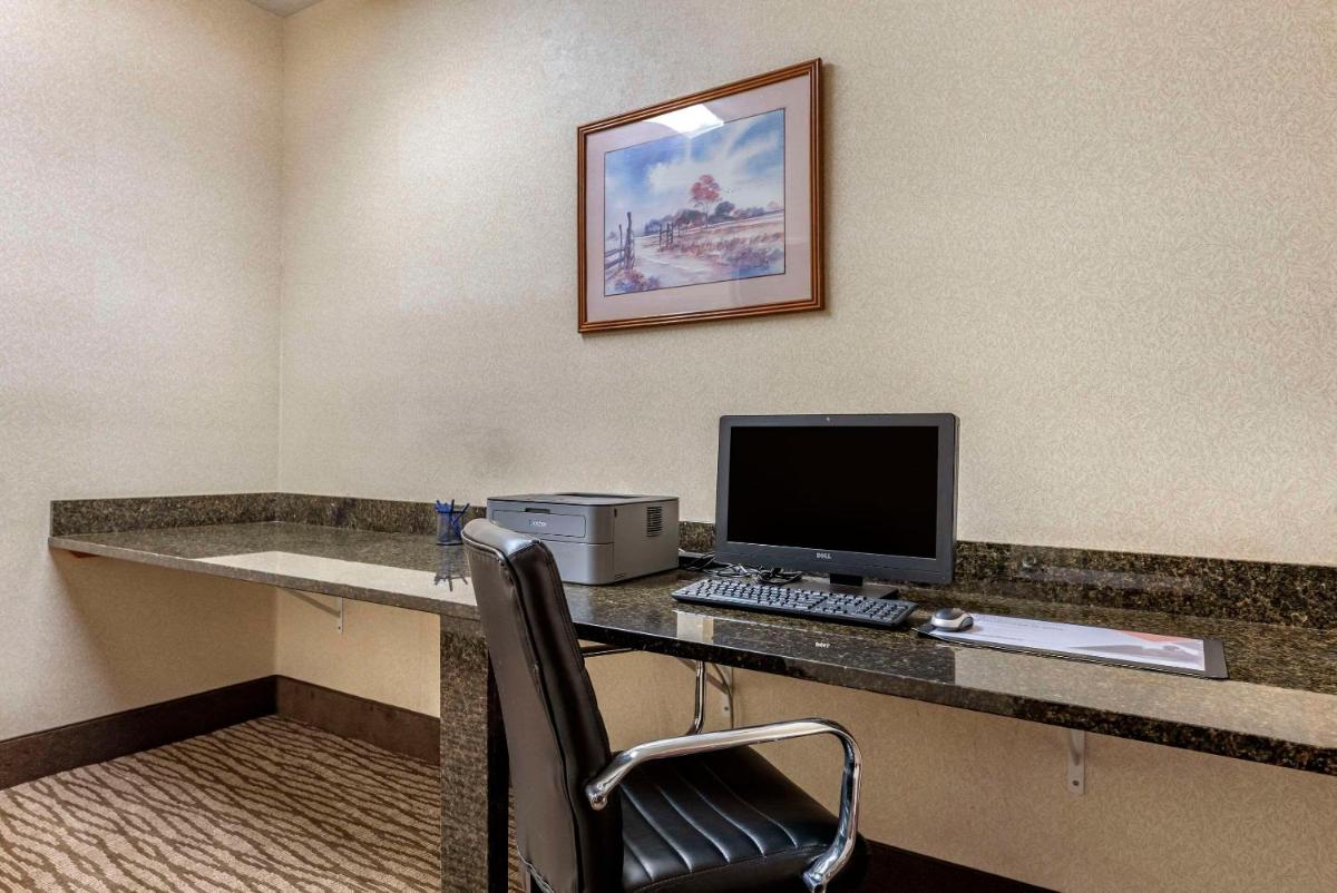 Comfort Suites Castle Rock - Denver South - Housity
