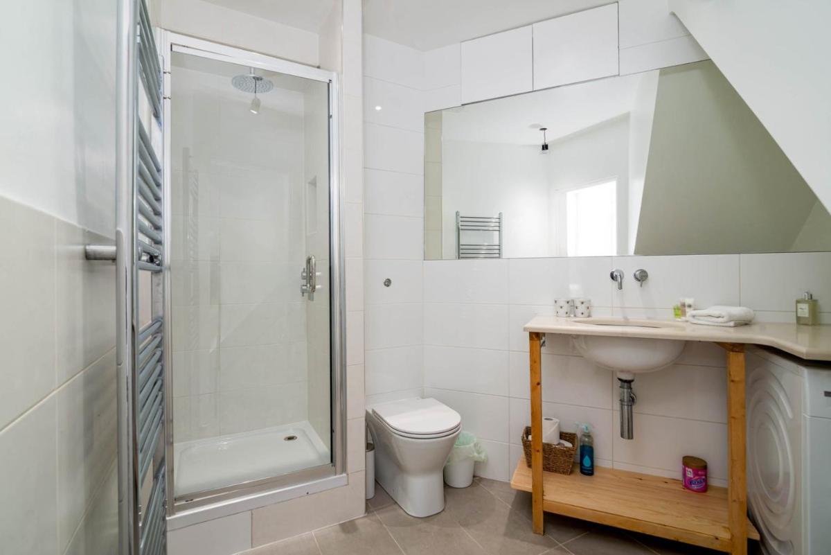 GuestReady - Micro Garden flat in Fulham - Housity