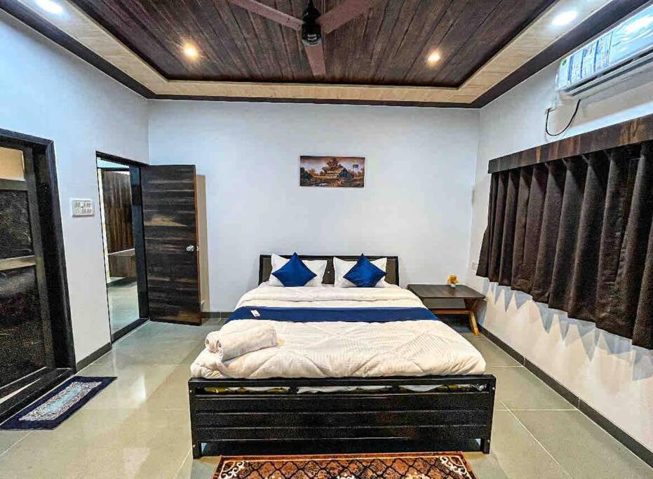 3Bhk Glacia Villa with a Private Swimming Pool Near Ekvira Temple - Housity