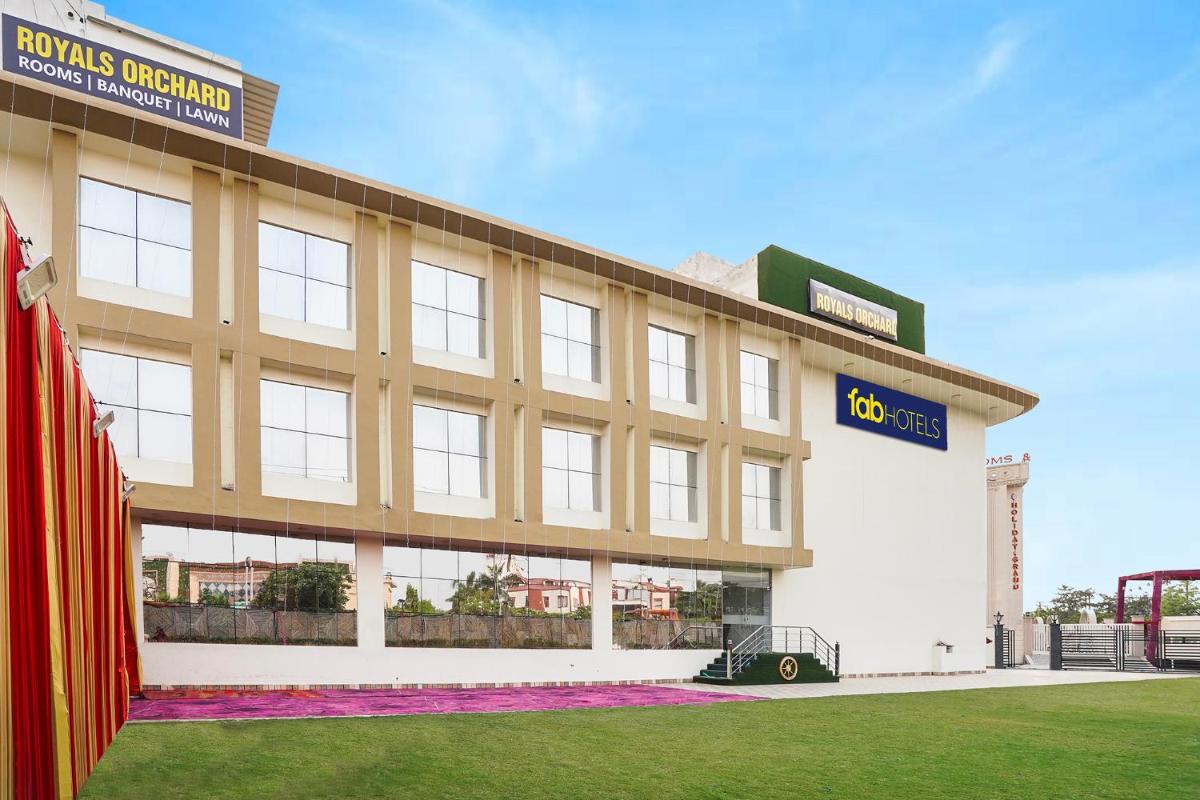 FabHotel Prime Royals Orchard - Housity
