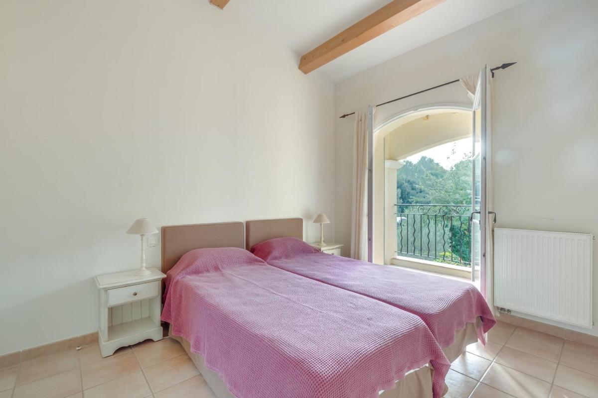 Un ou plusieurs lits dans un hébergement de l'établissement Les Appartements et Maisons du Domaine de Saint Endréol Golf & Spa Resort