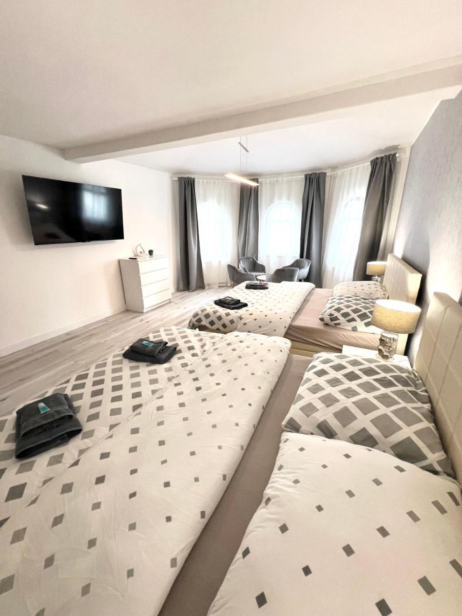 GrandLux Villa & Spa - Housity