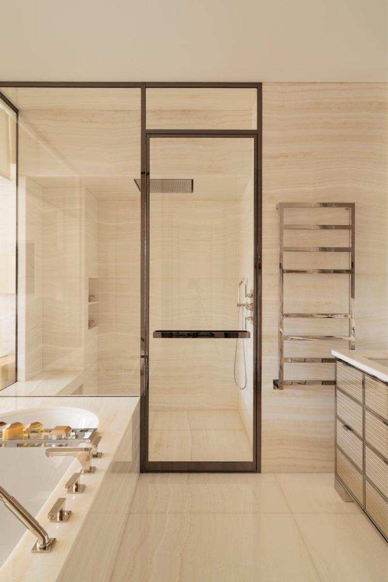 Salle de bains dans l'établissement Cheval Blanc Paris & Dior Spa Cheval Blanc Paris