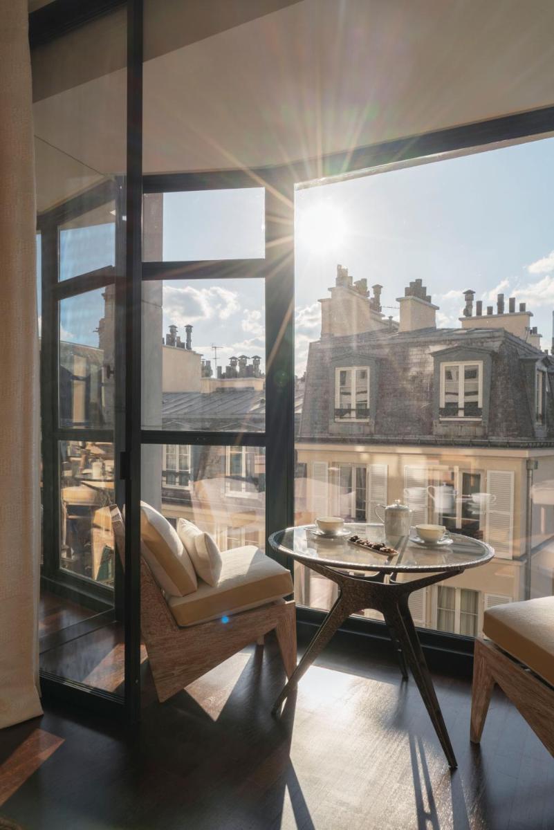 Coin salon dans l'établissement Cheval Blanc Paris & Dior Spa Cheval Blanc Paris