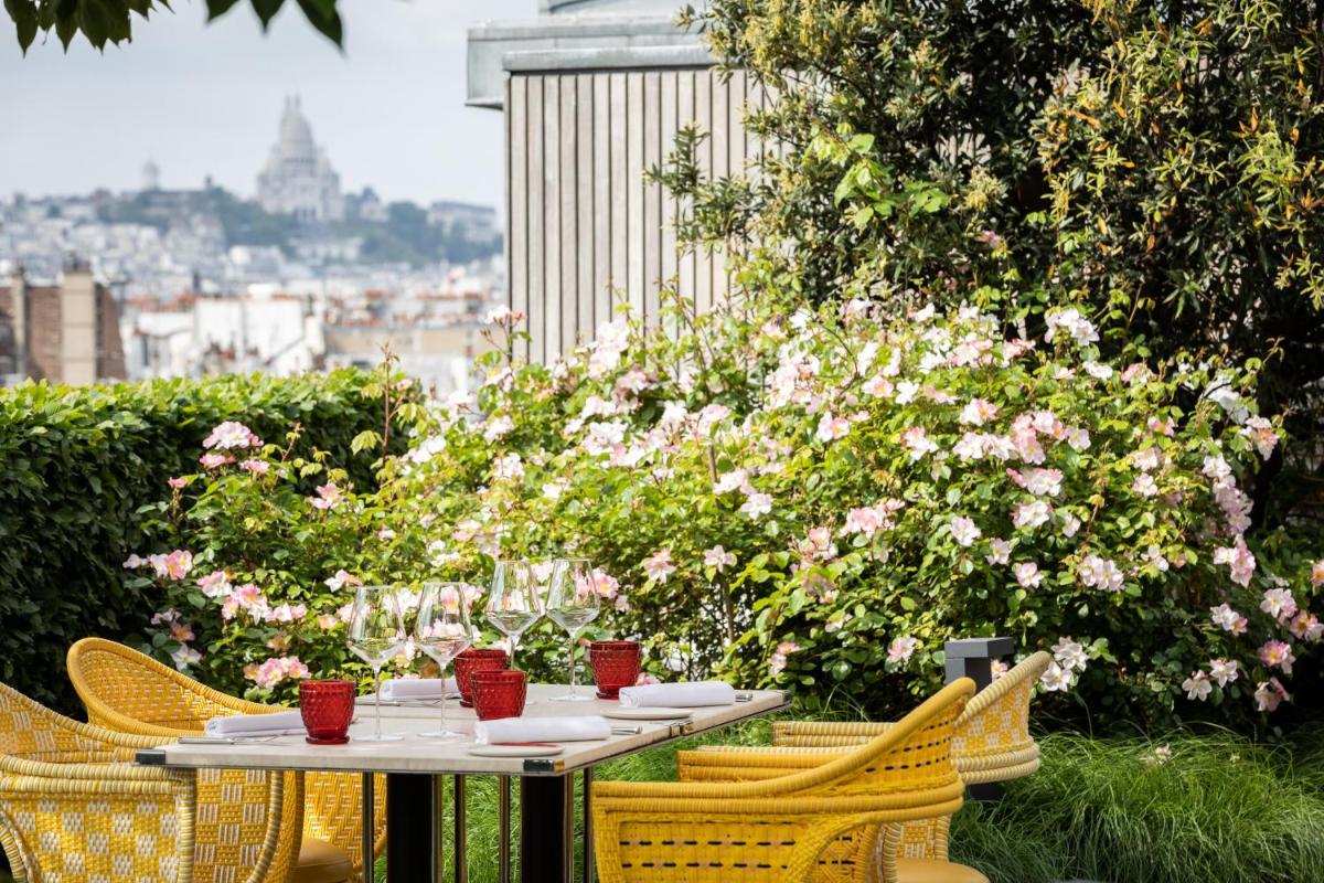 Jardin de l'établissement Cheval Blanc Paris & Dior Spa Cheval Blanc Paris