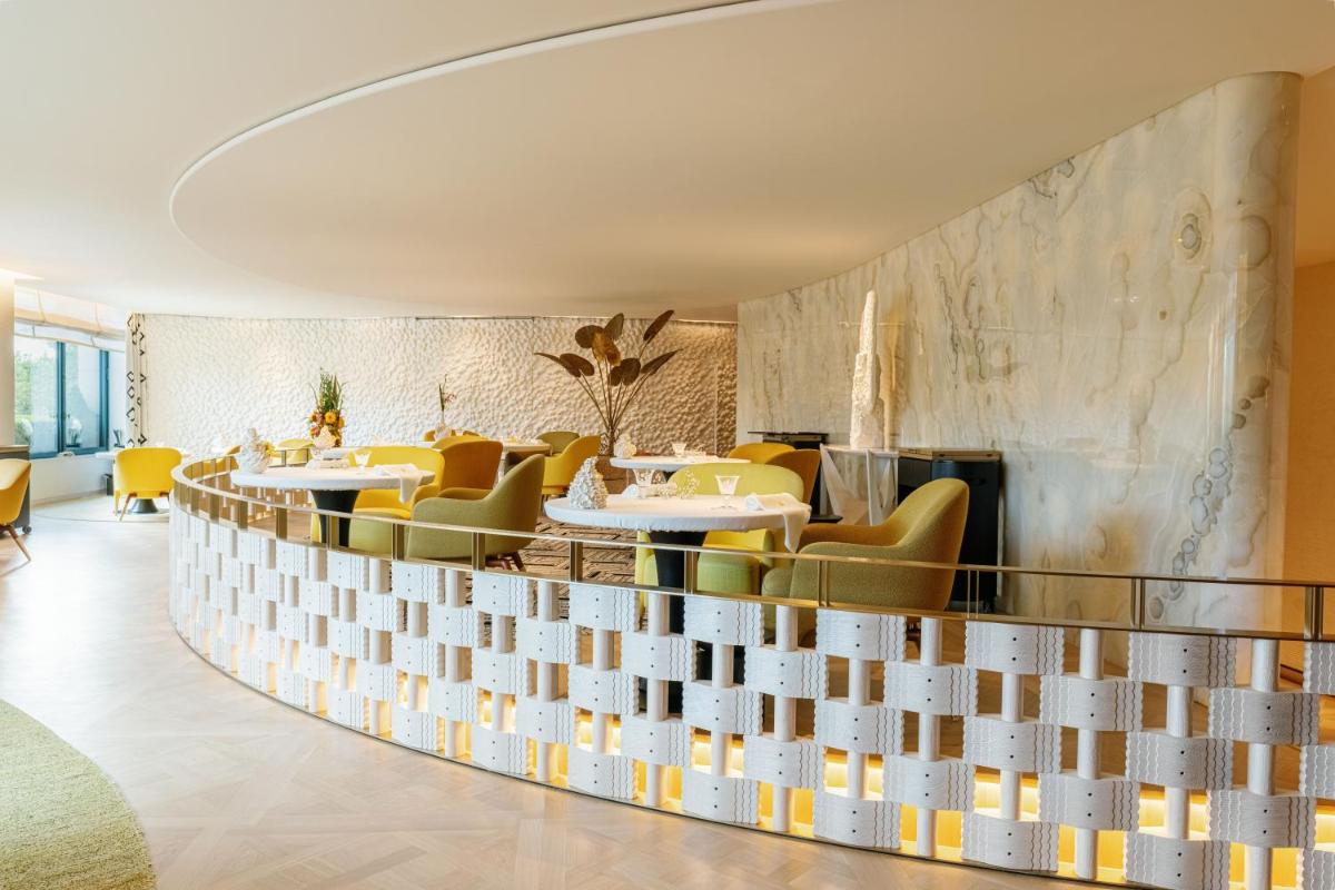 Coin salon dans l'établissement Cheval Blanc Paris & Dior Spa Cheval Blanc Paris
