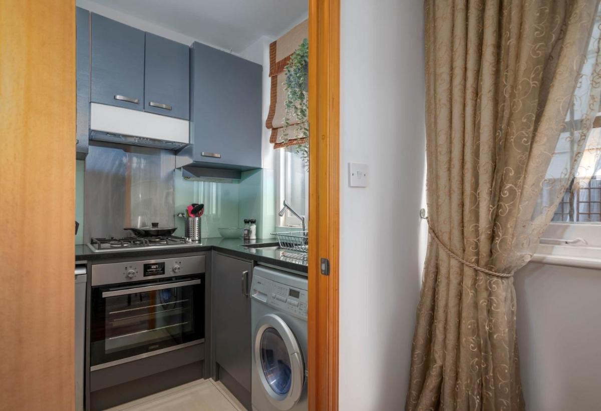 GuestReady - Central Converted Mews in Bayswater - Housity
