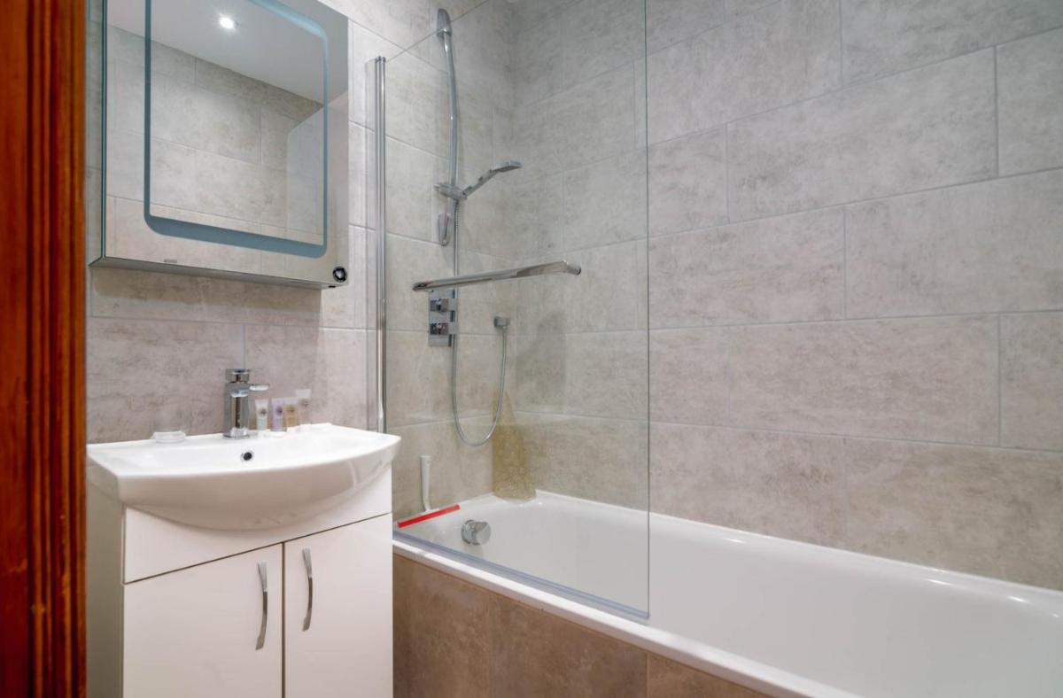 GuestReady - Central Converted Mews in Bayswater - Housity