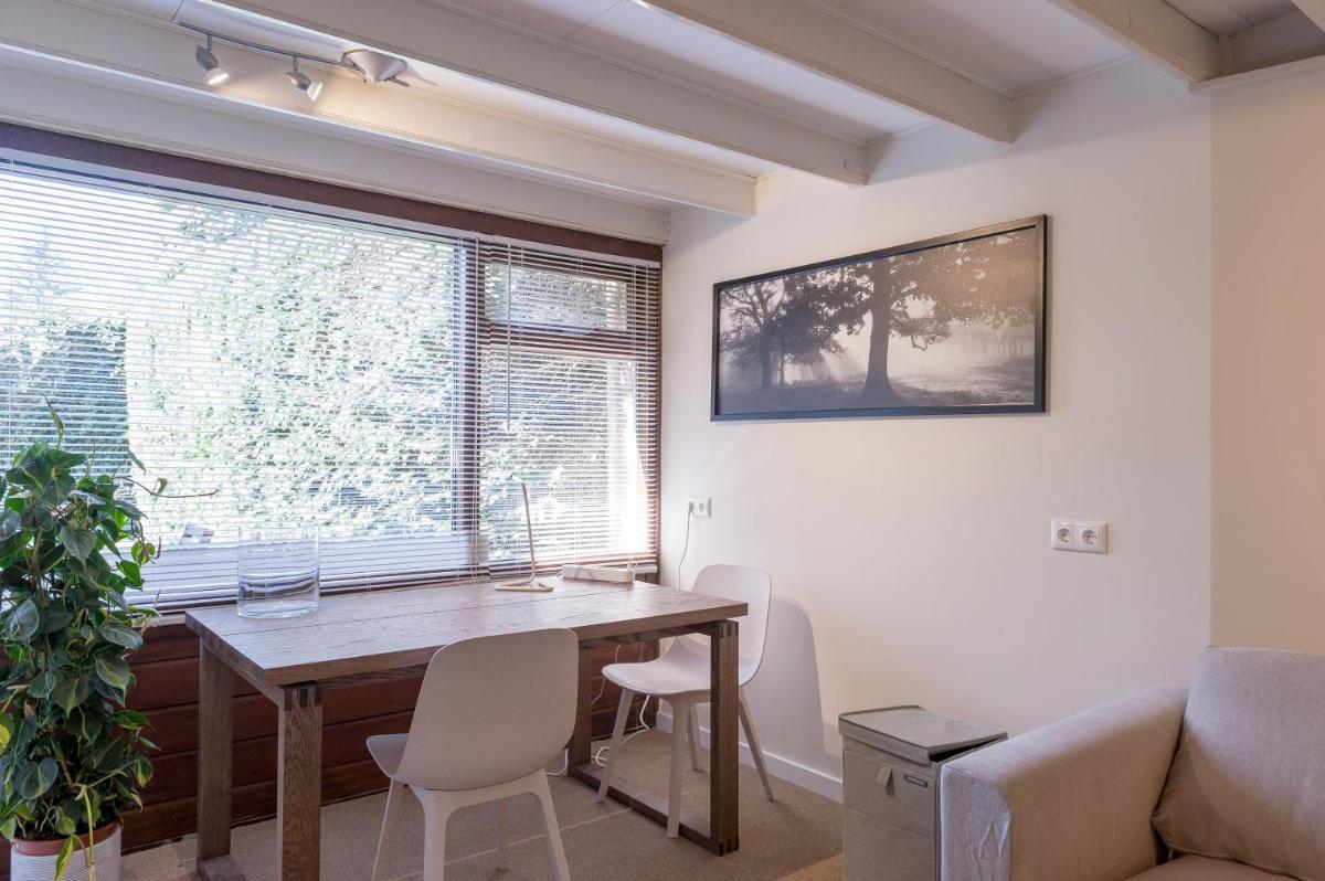 Backroom in Villa with private garden very near Centre and TUe - Hizvo