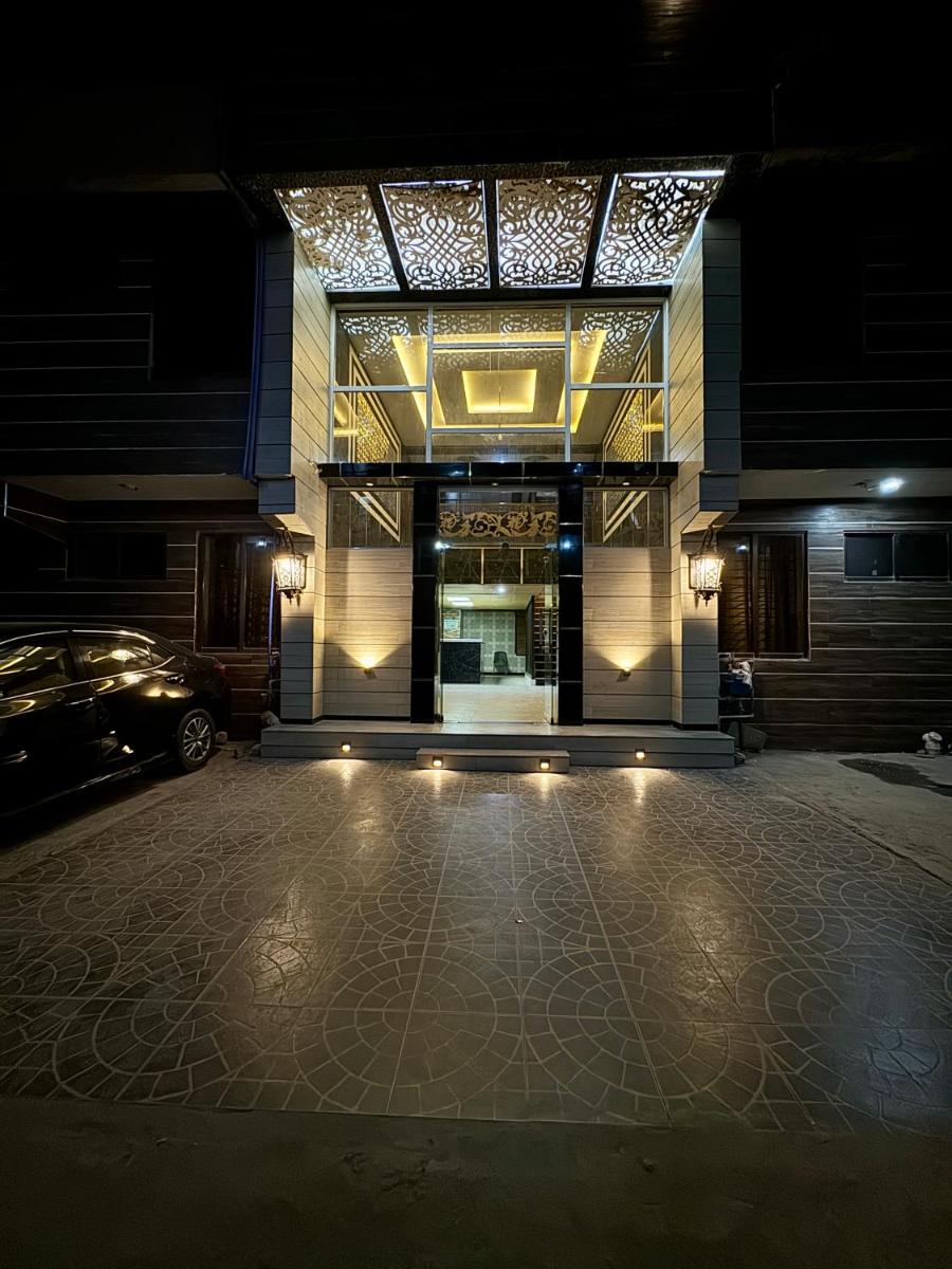 But Hotel & Tourist Inn - Housity