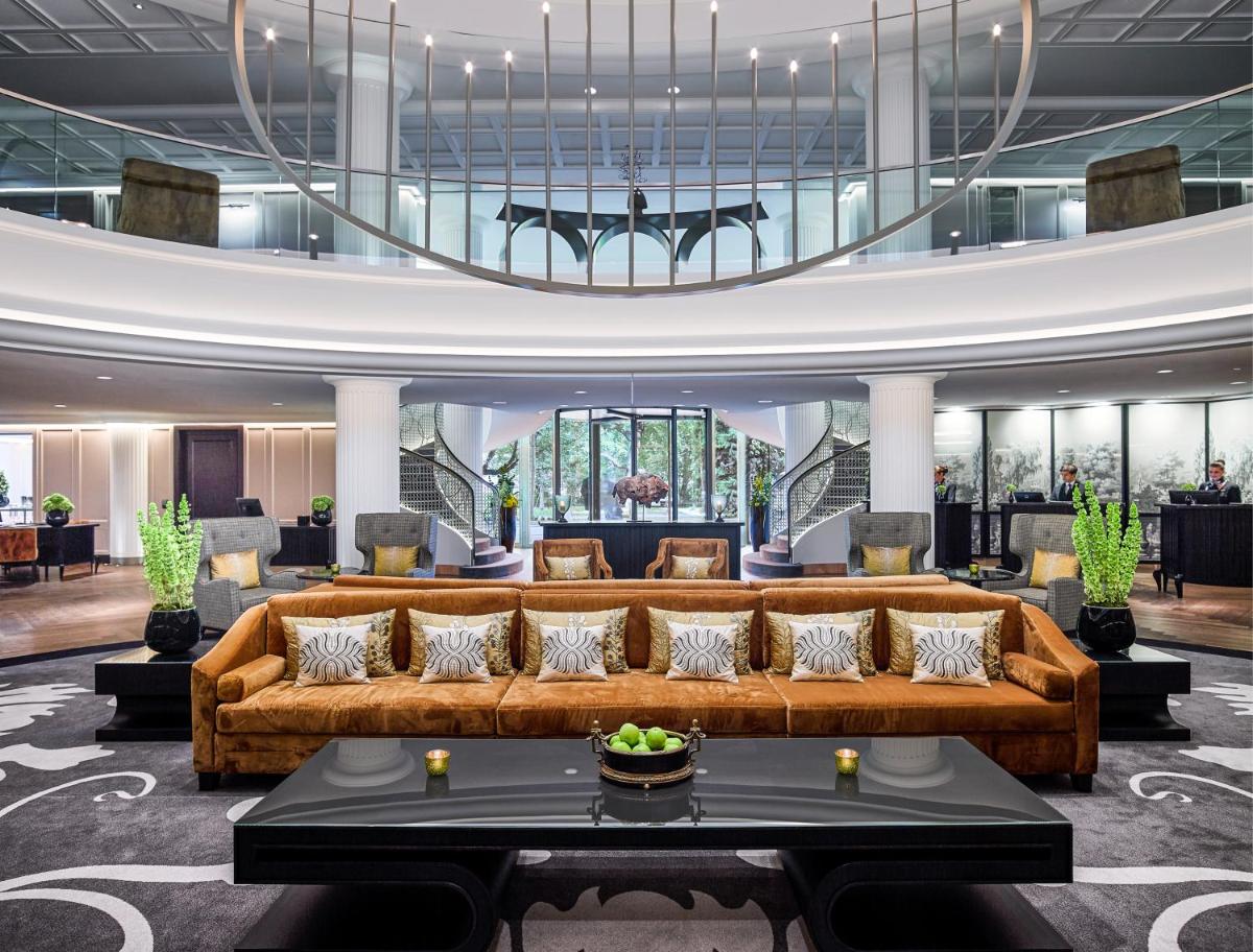Ein Sitzbereich in der Unterkunft Sofitel Frankfurt Opera