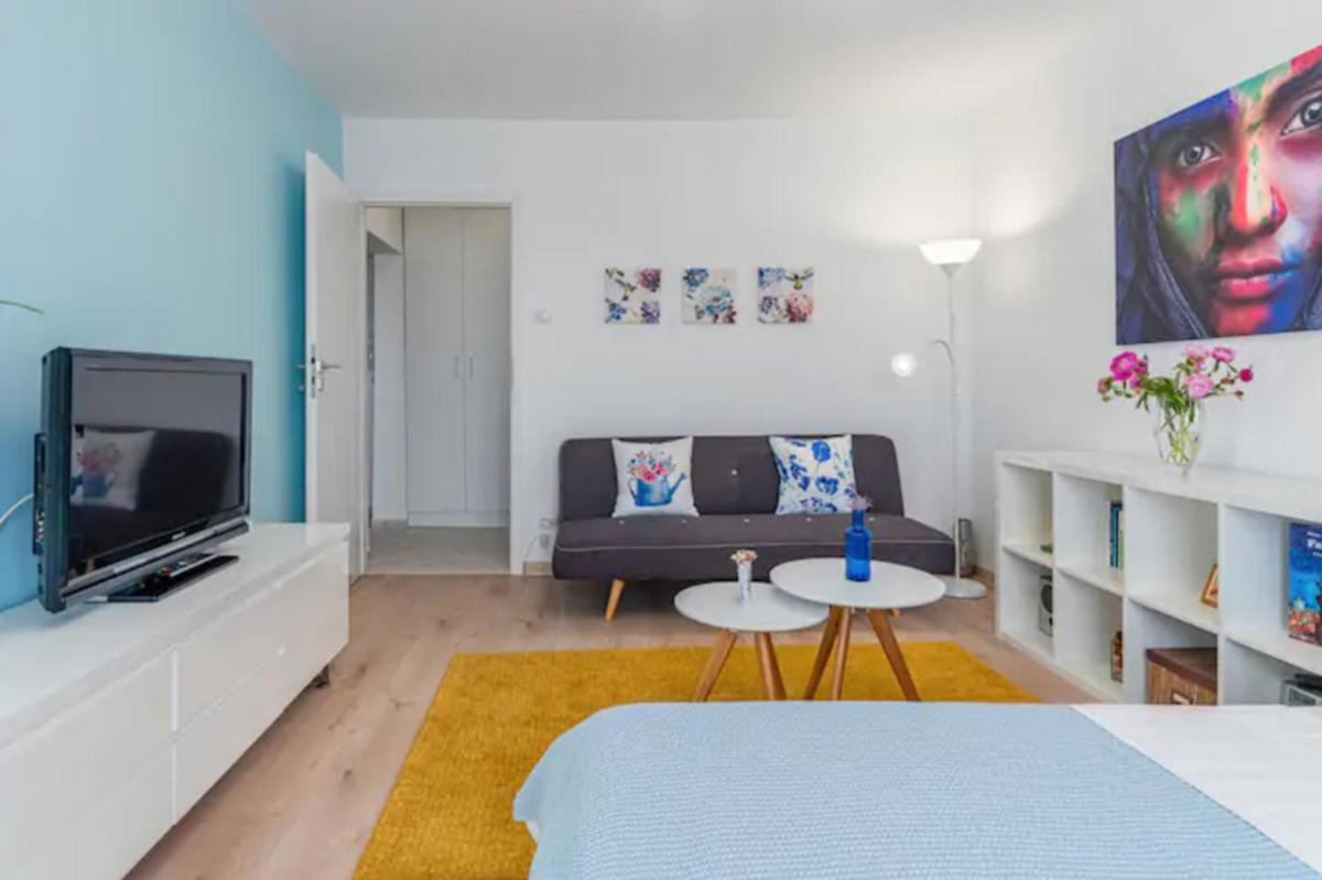 Cosy & Chic Studio close by Victoria Square - Housity