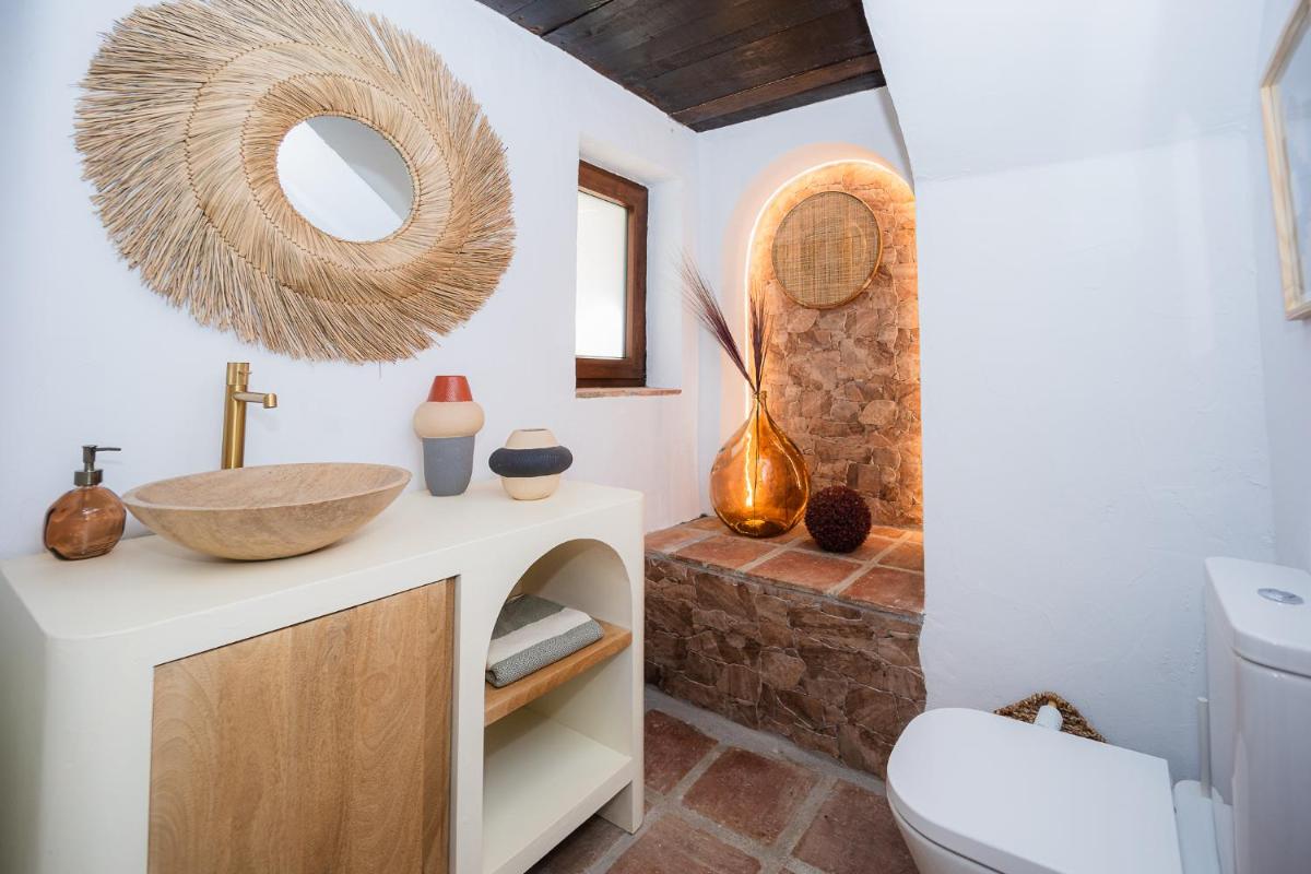 RentitSpain 15 Minutes from the Beach Cortijos Fandango Comfort y Mountain Views - Housity