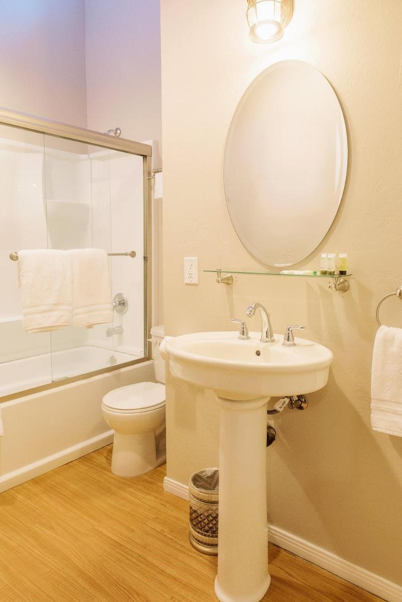 Tucker Peak Lodge - Housity