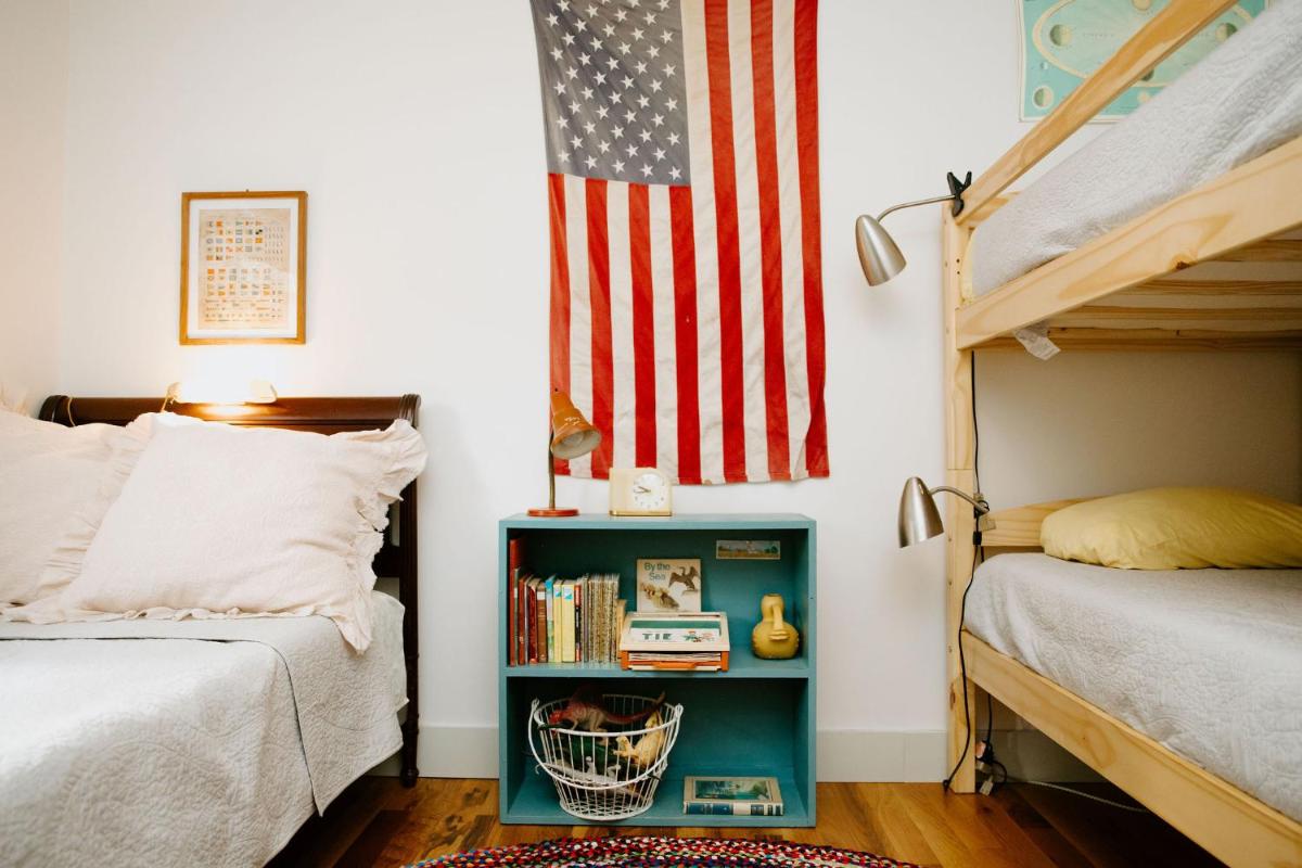 Cottage by the Sea: Pagnotto Shellback House - Housity
