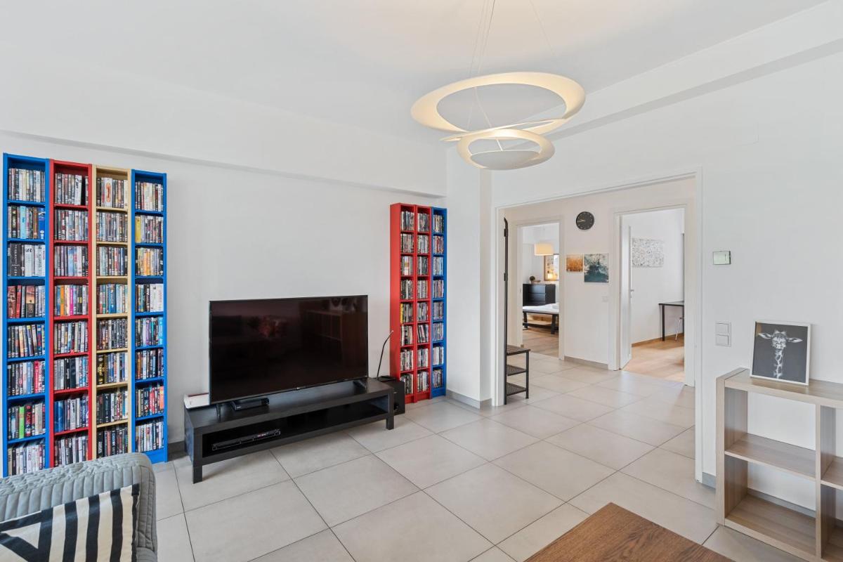 Central Lux 2BR Apt with City Views & Balcony - Housity