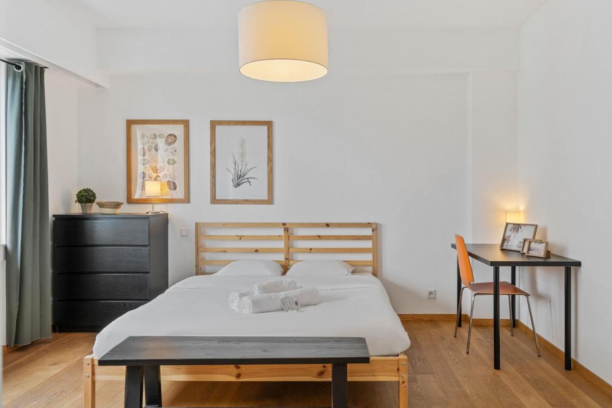 Central Lux 2BR Apt with City Views & Balcony - Housity