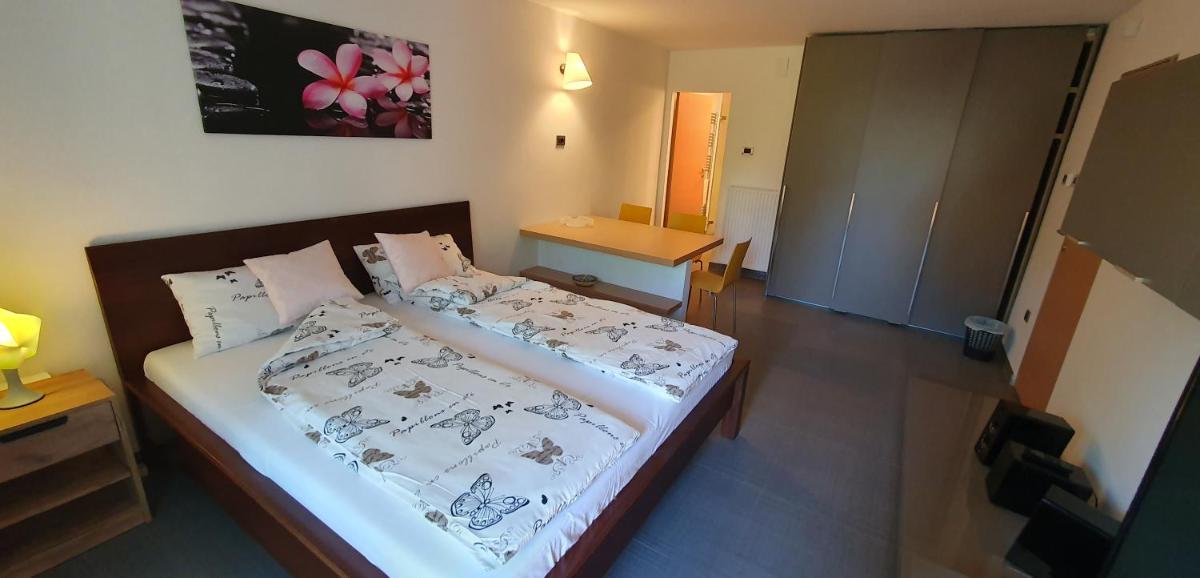 Cypress Garden - Housity