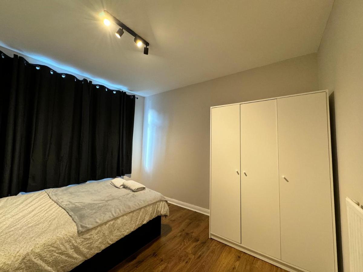 Double Bedroom - Canning Town by London Excel - Housity