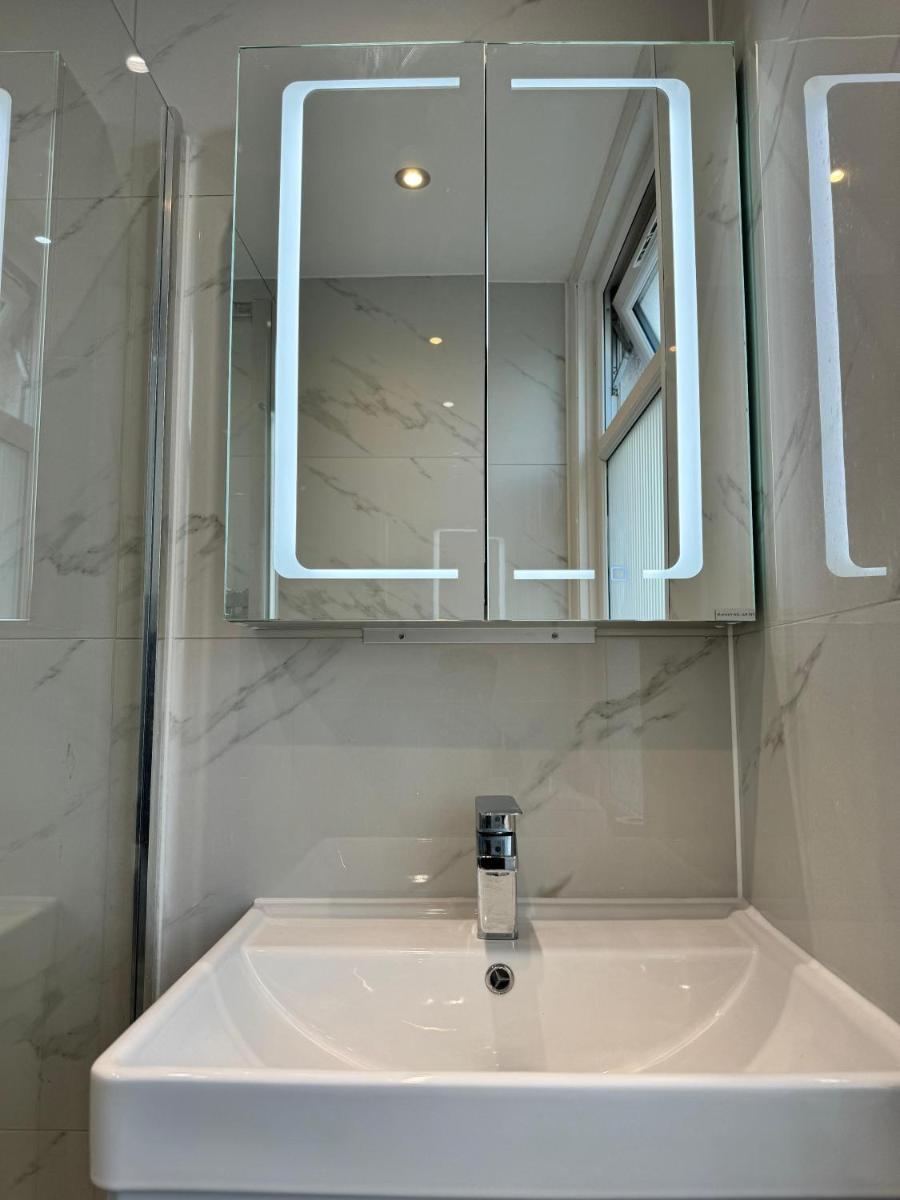 Double Bedroom - Canning Town by London Excel - Housity