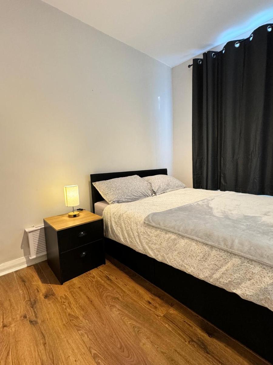 Double Bedroom - Canning Town by London Excel - Housity