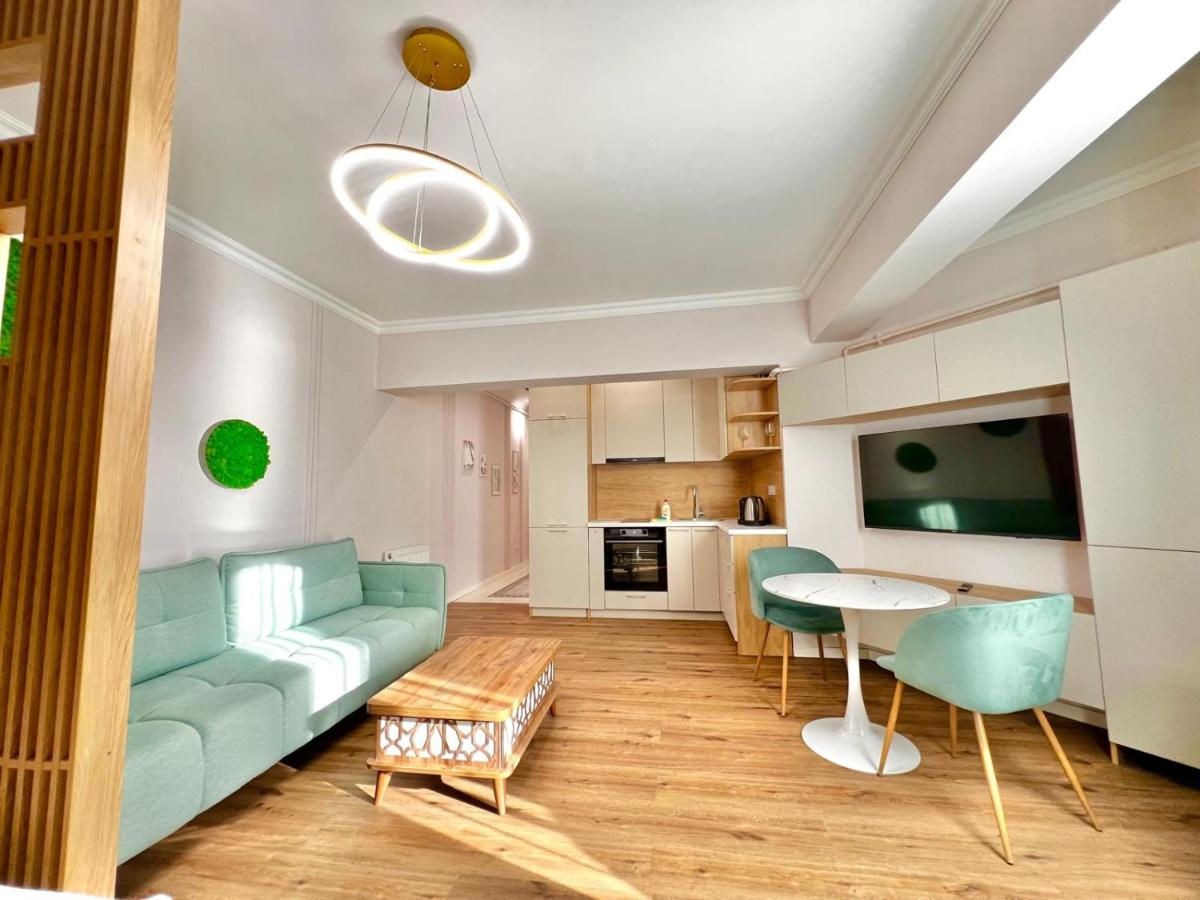 SOLID BARRELS LUXURY Studios - Housity