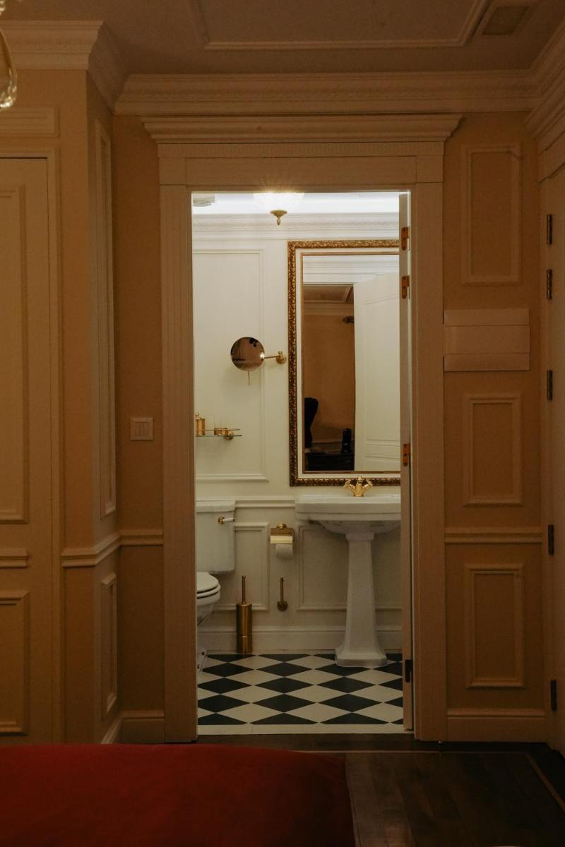 Uma casa de banho em Boutique Hotel Teatro