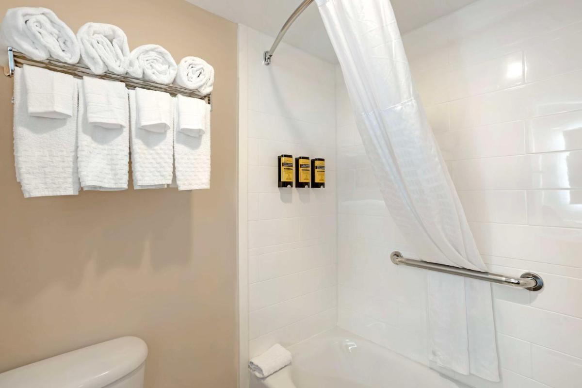 Best Western Plus Fairfield Hotel - Housity