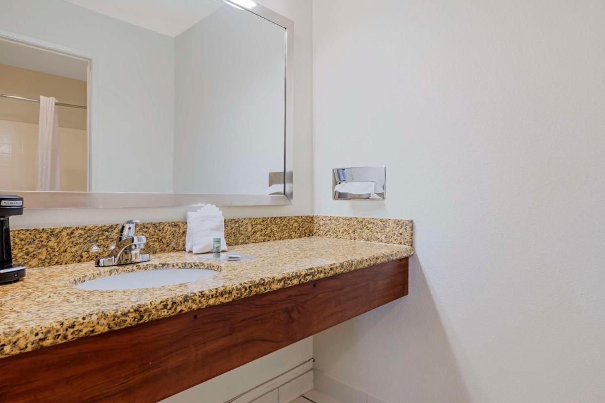 Best Western Santee Lodge - Housity