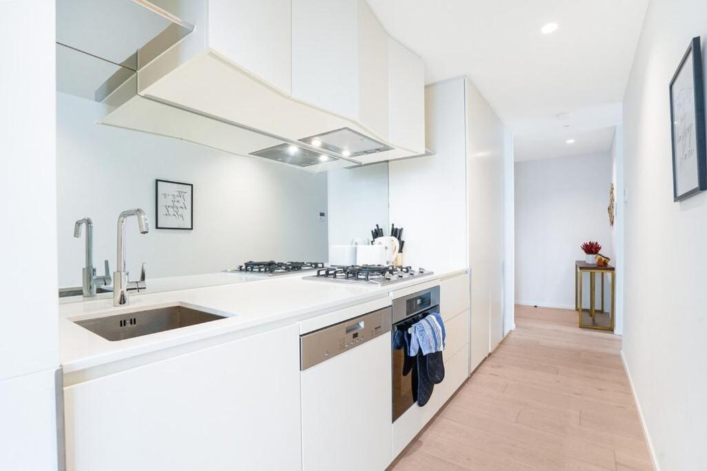 Melbourne Square - Southbank Apt with Great View - Housity