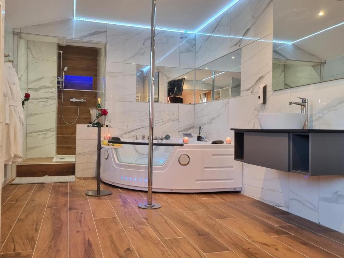 Suite lumineuse avec balcon, spa et parking privé à 200m de la gare - FR-1-496-271 - Housity