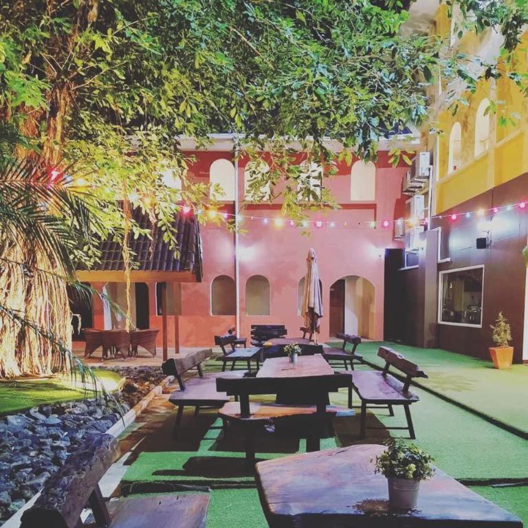 Thada Chateau Hotel - Housity