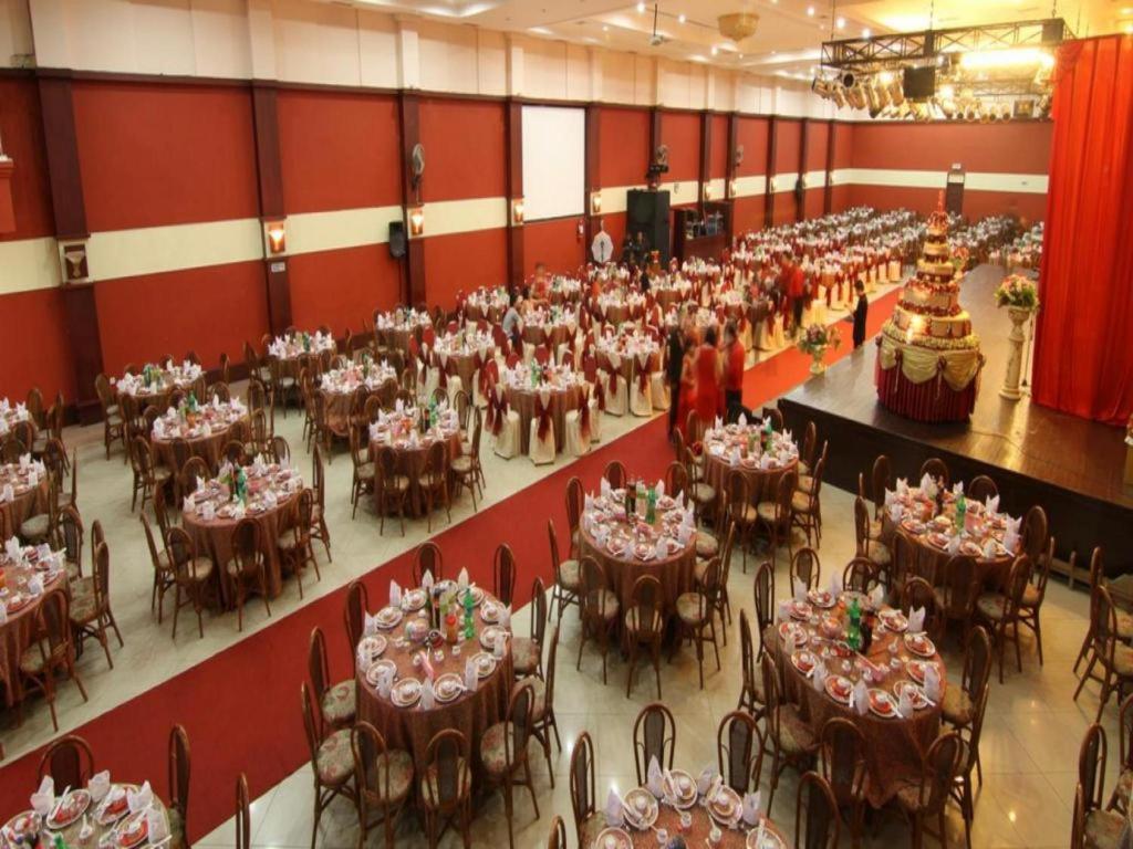 Hotel Tarakan Plaza - Housity