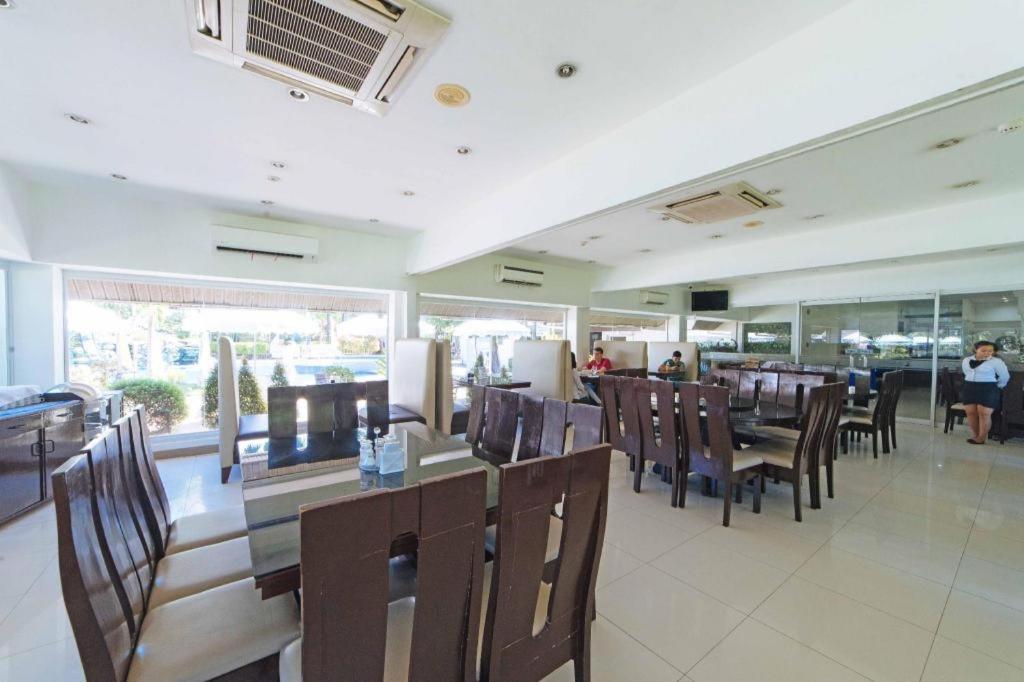 The Ritz Hotel at Garden Oases (Multiple-Use Hotel) - Housity