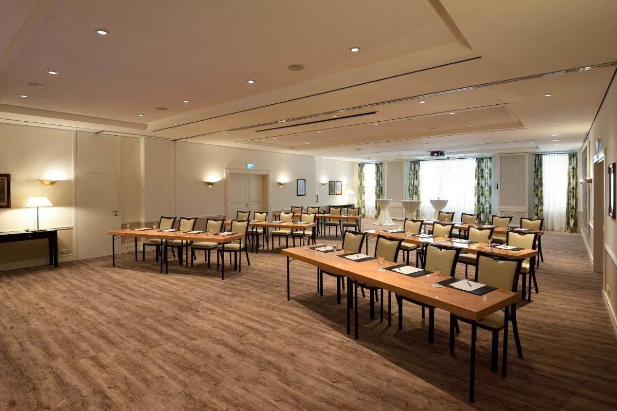 Ein Restaurant oder anderes Speiselokal in der Unterkunft Kastens Hotel Luisenhof Ein Restaurant oder anderes Speiselokal in der Unterkunft Kastens Hotel Luisenhof