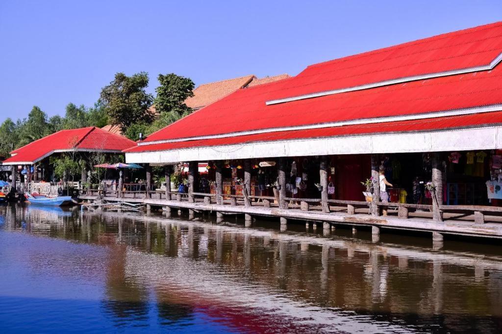 Greenfield Valley Fishing Resort - Housity