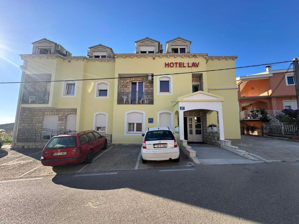 Hotel Lav - Housity