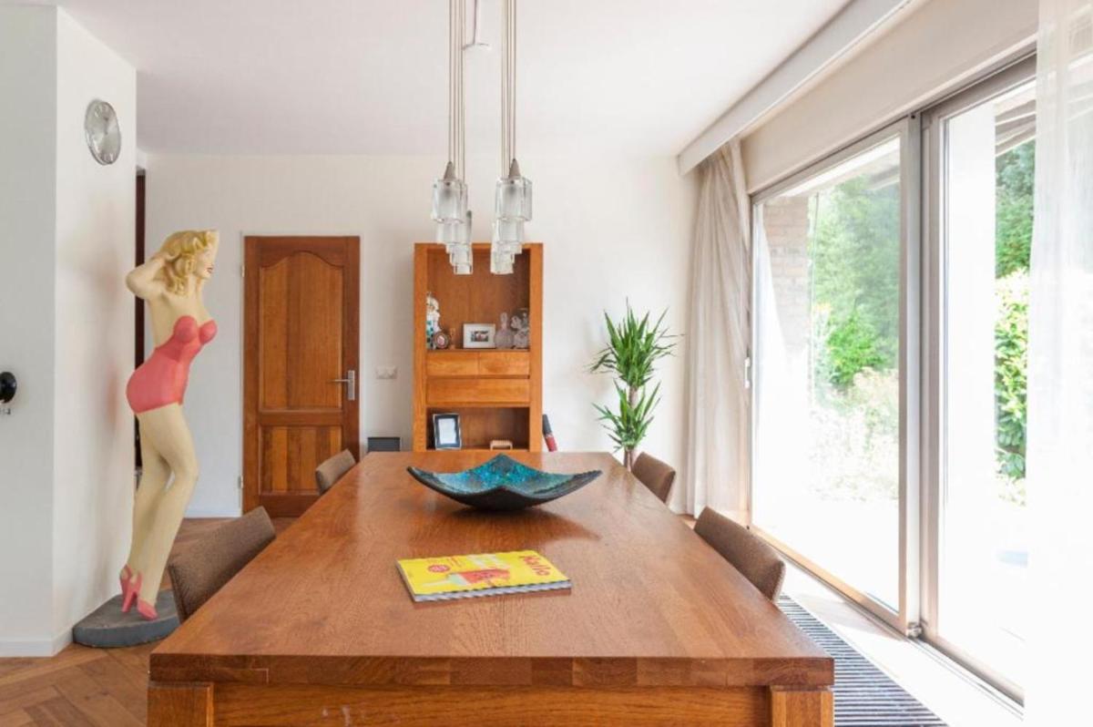 Ground Floor and Twin Bedroom in luxurious Villa with beautiful garden very near TUe and Centre - Housity