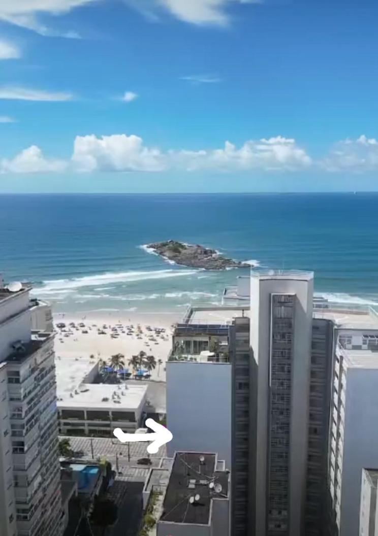 Guaruja Pitangueiras apto na praia - Housity