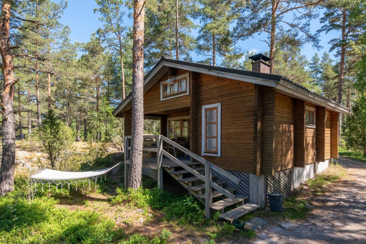 Pinetree Cottages Cozy log cabin - Housity