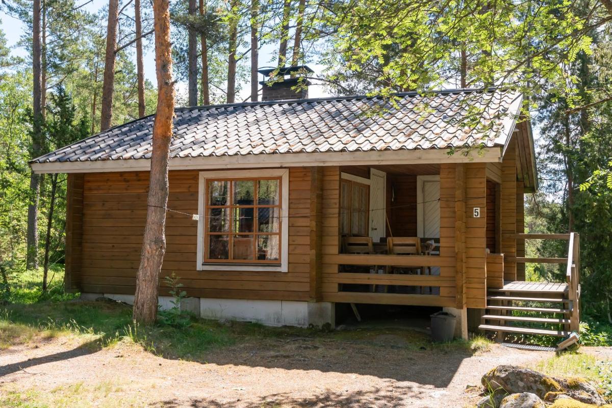 Pinetree Cottages Cozy log cabin - Housity